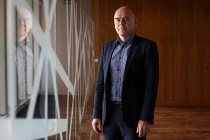 Blot en enkelt dag efter en kontroversiel opbremsning i åben dør-ordningen falder den første havvindpark i sin nuværende udformning til jorden. Det er ødelæggende for investortilliden slår en topchef og Dansk Erhverv fast.