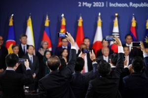 Finansministre og centralbankchefer poserer under en fotosession af det 26. ASEAN+3 møde i Incheon, Sydkorea, den 2. maj 2023. Foto: Kim Hong-Ji/Reuters/Ritzau Scanpix