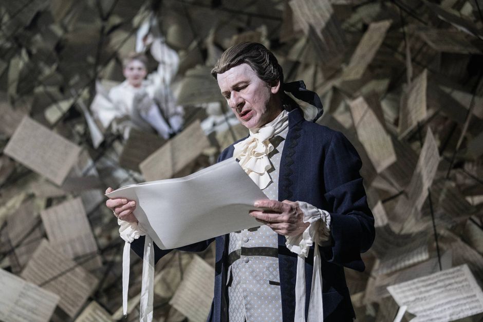 Kasper Holtens opsætning af ”Amadeus” på Det Kgl. Teater i 2019 høstede mange anmelderroser, men genopsætningen er ikke lige så vellykket.