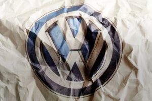 Retsopgøret i dieselskandalen er begyndt i USA, mens Europa endnu har til gode at stille Volkswagen-koncernen til ansvar. Derfor må dieselskandalen forvenets at påvirke VW mange år frem. Foto: AP/Frank May