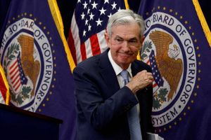 Præsidenten for den amerikanske centralbank, Jerome Powell, har ikke rystet på hånden og har hævet renten ni gange i træk. Men han er under hård kritik.