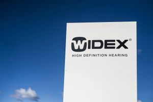 Høreapparatskoncernen Widex har trukket sin ansøgning til Europa-Kommissionen om at fusionere med det EQT-ejede Sivantos tilbage. Selskabet er tavs om årsagen hertil, men siger, at man fortsat har planer om fusionere.