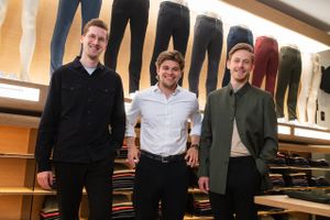 De nordjyske barndomsvenner Kasper Ulrich, Christoffer Bak og Christian Aachmann har på få år skabt en af de hurtigst voksende herretøjsvirksomheder i nyere tid. Foto: PR
