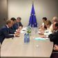 Tysklands forbundskansler, Frankrigs præsident og Grækenlands premierminister forhandler under topmødepause.