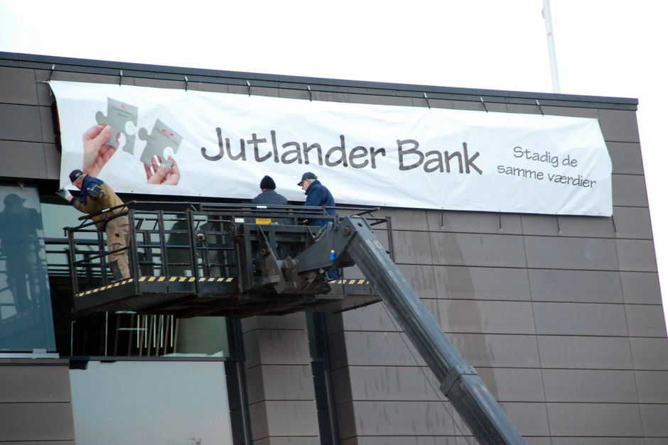 Jutlander Bank, der er en fusion mellem sparekasserne Himmerland og Hobro, har gennemført en personaletilpasning og planlægger at sammenlægge nogle af sine afdelinger. PR-foto: Jutlander Bank