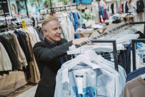 Et stærkere samspil mellem webshop og de fysiske stormagasiner løfter salget i Magasin du Nord, som forventer fortsat vækst trods konkurrence fra Salling Group.