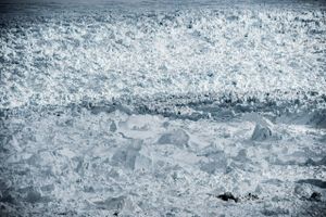 Det hidtil mest omfattende studie af indlandsisen i Grønland slår fast, at isen smelter syv gange hurtigere end i 1990’erne. Dog lidt mindre end i 2012.