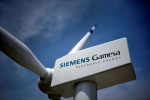 Siemens Gamesas topchef bekræfter, at man undersøger, hvor der skal afskediges medarbejdere. Men med en grøn omstilling på vej op i næste gear skal selskabet passe på ikke at fjerne kræfter, der kan blive brug for om lidt, siger han.
