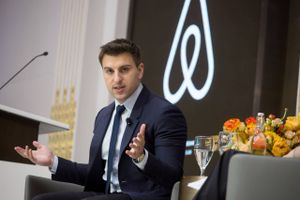 Brian Chesky, chief executive officer and co-founder of Airbnb Inc., speaks during an Economic Club of New York luncheon at the New York Stock Exchange in New York on March 13, 2017. Foto: Bloomberg/Michael Nagle