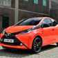 Toyota Aygo i nyeste udgave: Salgslistens absolutte højdespringer – direkte ind på listens andenplads.