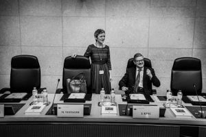 Hverken Venstre eller Socialdemokratiet vil garantere støtte til Vestager. I stedet bakkes hun nu op fra uventet kant. Vi plejer at hjælpe hinanden til topjob, siger hun selv.