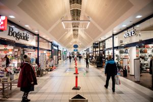 Danske Shoppingcentre beklager, at den britiske ejer af Sportmaster lukker danske centerbutikker - efter krav om reduktion i huslejen. 
