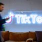 Tiktok har over en mia. aktive brugere over hele verden. Foto: Tolga Akmen / AFP