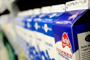 Mælkebønderne har det bedre, og derfor vil Rema 1000 ikke længere støtte med 50 øre pr. liter mælk. Fuld forståelse fra Arla.