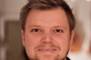 KMD forsøger at skygge for sine egne fejl ved at politianmelde Esben Warming Pedersen og fremhæve, at han arbejder for en konkurrent, mener den anmeldte selv.