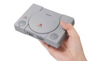 Elektronikvirksomheden Sony genopliver den ikoniske Playstation 1, som kom på markedet for 24 år siden.