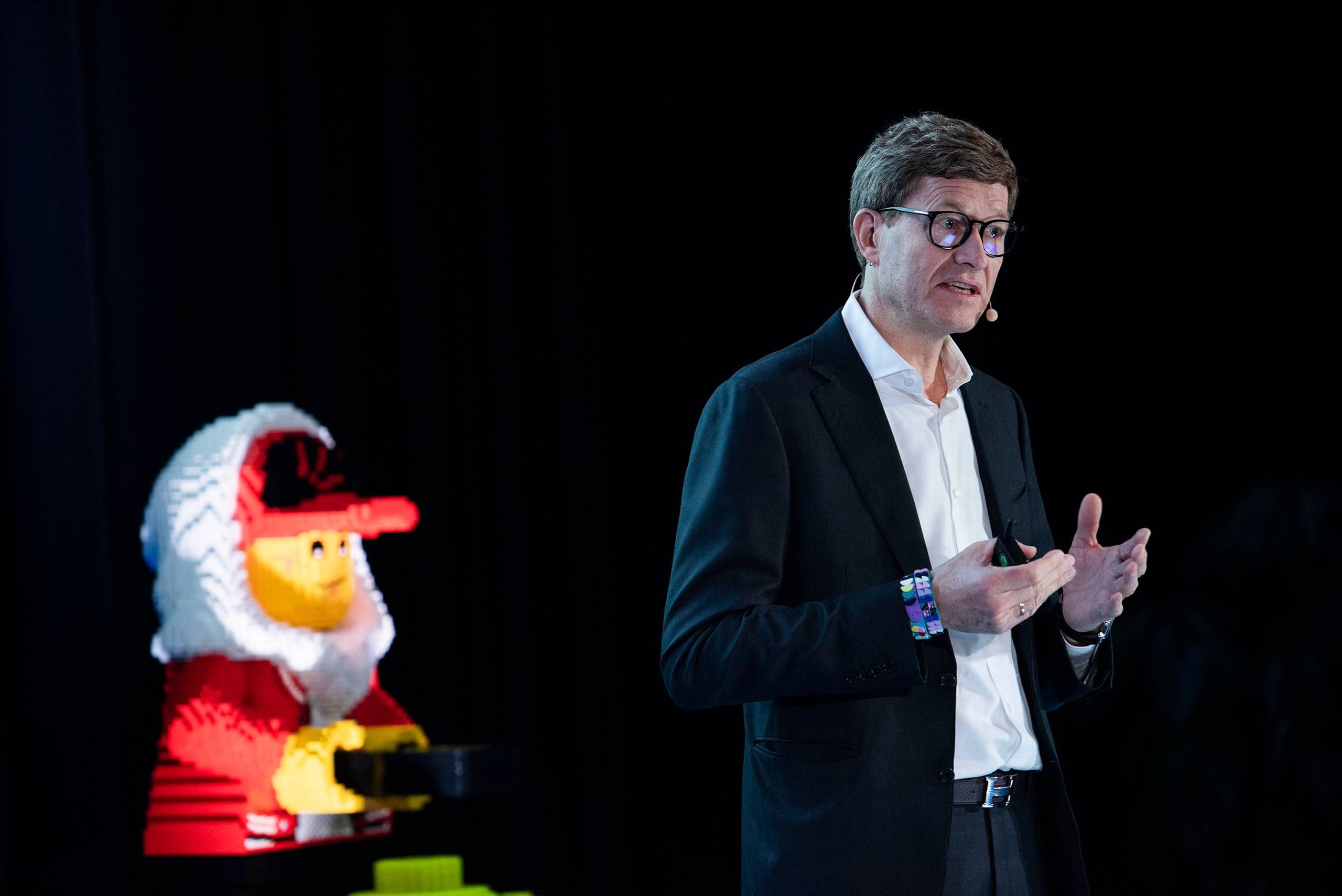 apologi blive imponeret Bedrift Niels B. Christiansen: Lego forlader aldrig Billund - og direktøren skal  være dansk