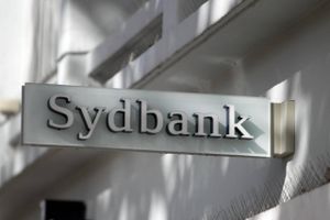 Henning Dam stopper som bankdirektør i Sydbank. 