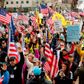 Stadig flere, ikke mindst i USA, kræver en genåbning af erhvervslivet for at redde skrantende virksomheder. Foto: Jeff Kowalsky/AFP