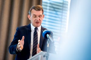 En lang række afgifter skal minimeres, mellemskatten skal skrottes og selskabsskatten sænkes. Sådan lyder det i et nyt udspil fra Venstre, LA og Konservative.