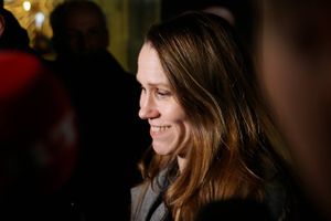Nye oplysninger sår ifølge en juraprofessor og oppositionen tvivl om departementschef Barbara Bertelsens forklaring i Minkkommissionen om slettede sms’er.