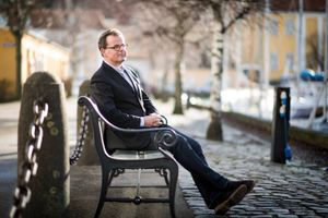 Erhvervsmanden Michael Ring, der i december trak sig formand for regeringens Virksomhedsforum, er nu blevet smidt på porten i statens vækstfond Dansk Vækstkapital.