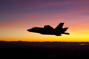 Regeringen vil sende en ordre af sted på 27 F35-jagerfly fra den amerikanske producent Lockheed Martin, og det koster i første omgang 20 mia. kr.