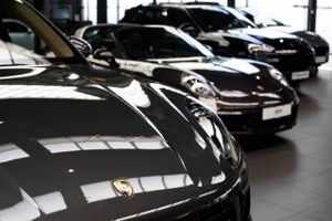 Mængden af interesserede elbils-købere er kommet bag på Porsche. Derfor udvider Porsche nu produktionskapaciteten på sin første elektriske bil, Porsche Taycan.