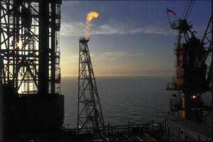 Olieprisfaldet vil, hvis det fortsætter, svare til en global pengepolitisk lempelse på næsten 10.000 mia. kr., vurderer Citibank. Foto: Jo Roettger