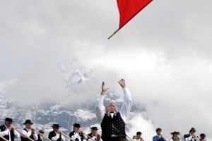 En lang række faktorer har spillet sammen om at isolere Schweiz for den tårnhøje inflation, der har ramt alle dets nabolande.