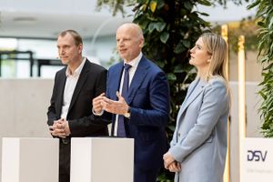 Tirsdag overraskede DSV markedet med nye langsigtede mål. På kapitalmarkedsdagen løftede ledelsen motorhjelmen for verdens største speditørselskab og viste, hvor fremtidens produktivitet skal komme fra. 