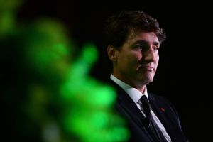 Justin Trudeau blev nærmest kåret som Canadas premierminister, da hans parti ved valget i 2015 gik fra 36 til 184 pladser i parlamentet. Siden da, er virkeligheden begyndt at snige sig ind på ham. Foto: AP/Sean Kilpatrick