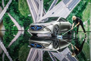 Kinesiske Geely ville købe op til fem pct. af Daimler-aktierne, men det ville Mercedes-folkene ikke gå med til. Foto: Frank Rumpenhorst