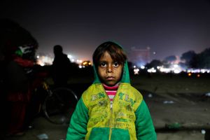 Hver dag dør 15.000 mennesker som følge af energifattigdom. 7-årige Farmaan i new Delhi er én af de 3 mia. mennesker i verden, der ifølge Verdensbanken lever i energifattigdom. Foto: AP/Altaf Qadri