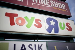 A sign for a Toys R Us store in Louisville, Kentucky, on Sept. 18, 2017. Bloombrg photo by Luke Sharrett.