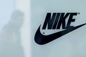 Producenten af sportstøj og -udstyr Nike fremviser i fjerde kvartal en lidt højere omsætning end ventet.