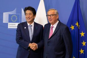 EU og Japan vil investere milliarder i asiatisk infrastruktur. For ellers snupper Kina hele herligheden.