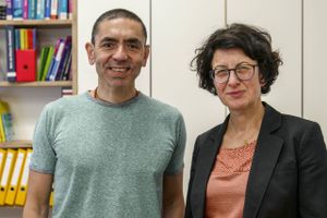 Udviklingen af en coronavaccine i selskabet BioNtech har gjort det tyske ægtepar Özlem Türeci and Uğur Şahin til verdensstjerner. De mener også de er tæt på at revolutionere kræftbehandling.