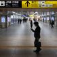 Japans coronaepidemi er både voksende og kun lige begyndt, ifølge landets eksperter. Samtidig gør kultur og lovgivning det svært for landets arbejdende befolkning at blive hjemme. Foto: AP Photo/Koji Sasahara/Ritzau Scanpix