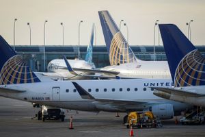 Piloterne i United Airlines kan se frem til mere end 14 pct. i lønforhøjelse. Resultatet af United-piloternes aftale lægger pres på de øvrige flyselskaber.