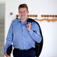 Klima- og energiminister Rasmus Helveg Petersen (R) skal mødes med EU's konkurrencekommissær fredag om den danske PSO-afgift, som Kommissionen kalder ulovlig statsstøtte.