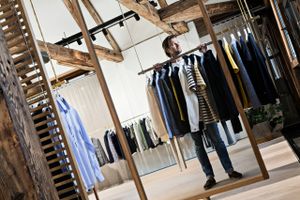 Modevirksomheden NN07 - med adm. direktør Tommy Holte - har høj fart i salget også uden for Skandinavien. Foto: Tobias Nicolai Kvist Larsen.