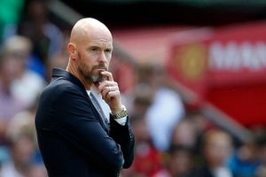 En disciplineret hollænder og en boldbegavet dansker skal forsøge at løfte Manchester United tilbage i toppen af Premier League.