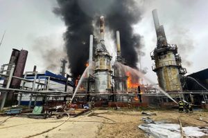 Branden på det store Urengoj-naturgasfelt i det vestlige Sibirien er blandt forklaringerne på de svigtende gasleverancer til Europa. Foto: AFP   