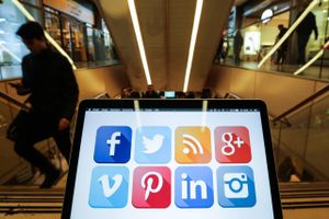 Når virksomheder afholder konkurrencer på de sociale medier, må de ikke kræve af deltagerne, at de tagger deres venner. Det er en overtrædelse af spamforbuddet i markedsføringsloven, slår forbrugerombudsmanden fast. Foto: Axel Heimken/AP.