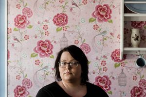Den 31-årige nordjyde Majken Skals har fået nok af politikere, der »forgylder sig selv« og samtidig skærer ned på velfærden. 