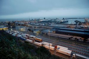 Storbritannien opgiver nu planerne om at indføre grænsekontrol af importerede varer fra 1. oktober. Kontrollen bliver først indført i løbet af 2022.