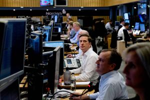 Stigende oliepriser og forventninger om en højere inflation er tirsdag med til at presse renten yderligere i vejret. 