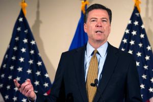 Med genåbningen af efterforskning mod Hillary Clinton er FBI-chefen james Comey havnet i et politisk stormvejr. Foto: AP/Clive Owen