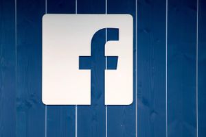 Efter en kikset børsnotering og mistillid hos aktionærerne har Facebook fået rettet skuden op og tromler frem. Nu kan ingen andre tage kampen op, mener analytiker.